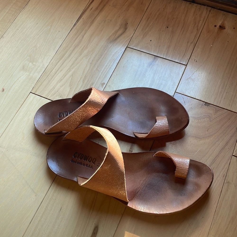 Cydwoq sandals size 39